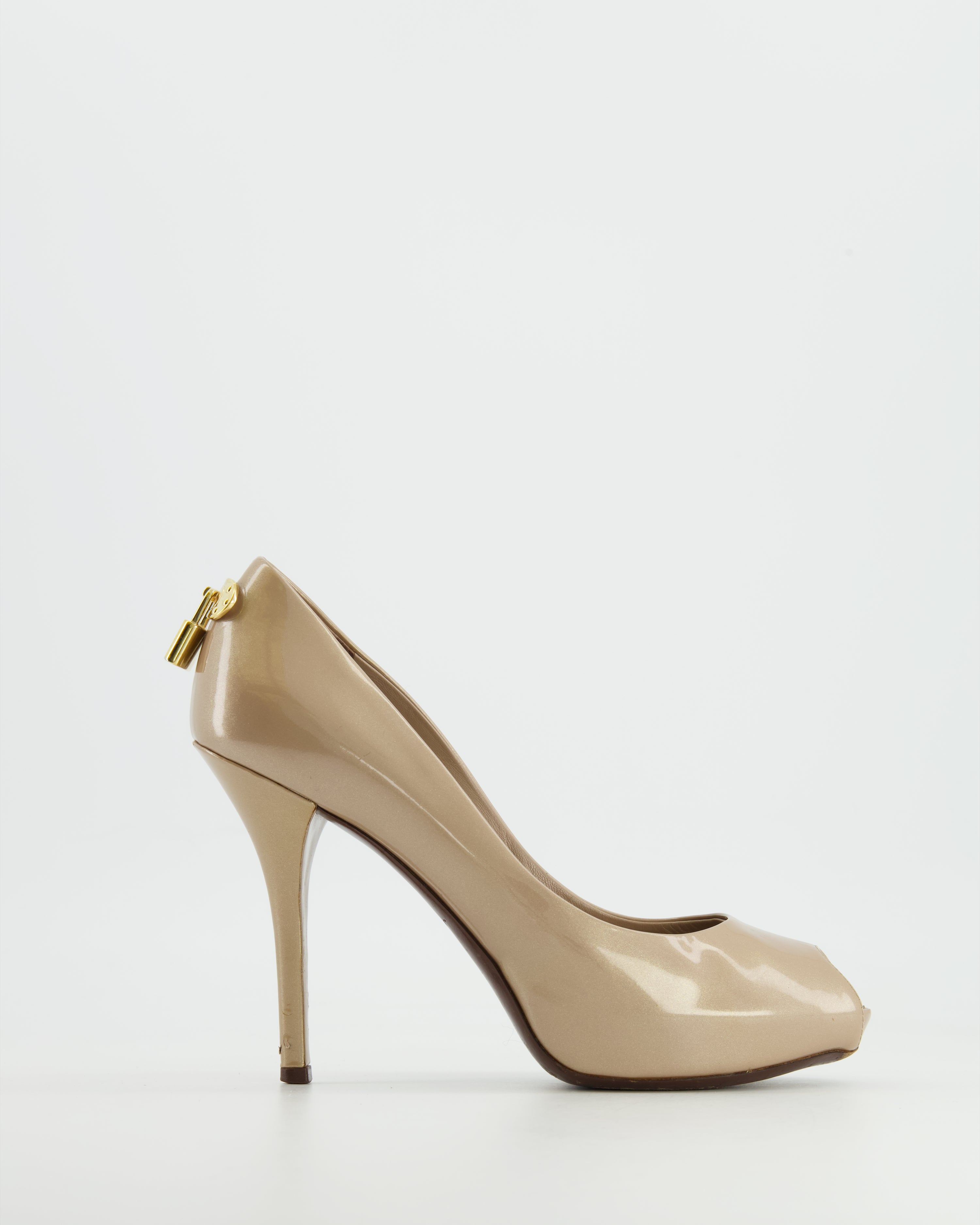 Leather heels Louis Vuitton Gold size 38.5 EU in Leather - 31445499