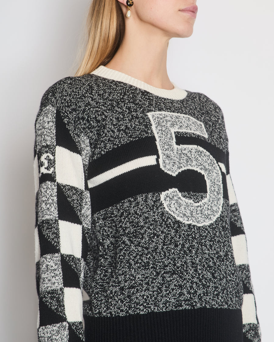 Chanel Black No5 Round Neck Cashmere Jumper with CC Detail Size FR 38 (UK 10)