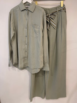 Loro Piana Sage Green Two-Piece Linen Shirt and Trousers Set Size IT 42 (UK 10)