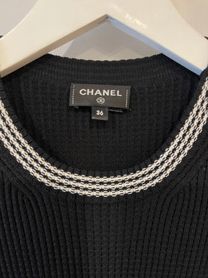 Chanel 22C Dubai Black & White Belted Knit Dress with Button Detail Size FR 36 (UK 8)