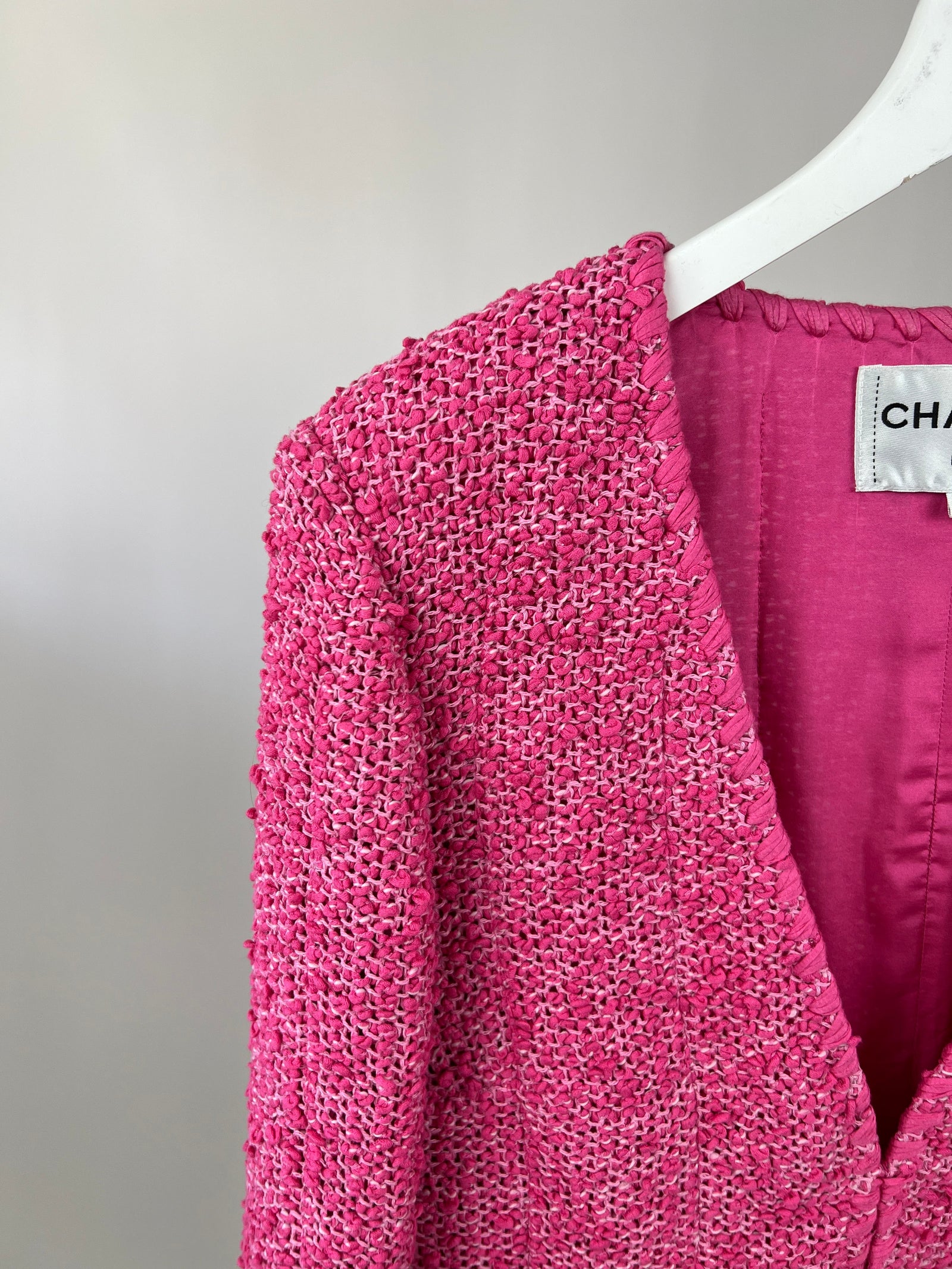 HOT Chanel 21C Pink Tweed Jacket and Skirt Set with CC Logo Buttons Sellier