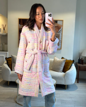 *SUPER HOT* Chanel Resort 2024 Pink & White Robe Coat with Belt & Multi-Coloured Chanel Logo Details Size FR 36 (UK 8)