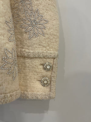 Chanel 15A Paris-Salzburg Cream Tweed Jacket with Sequin Embellished Edelweiss and Pearl Buttons Size FR 42 (UK 14)