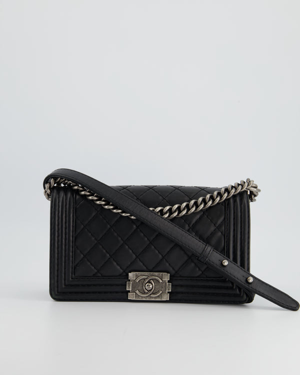 Chanel Chevron Calfskin Medium Boy Bag (SHF-kVlJep) – LuxeDH