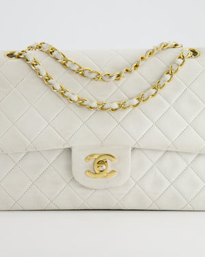 *FIRE PRICE* Chanel Vintage White Medium Classic Double Flap Bag in Lambskin Leather with 24K Gold Hardware