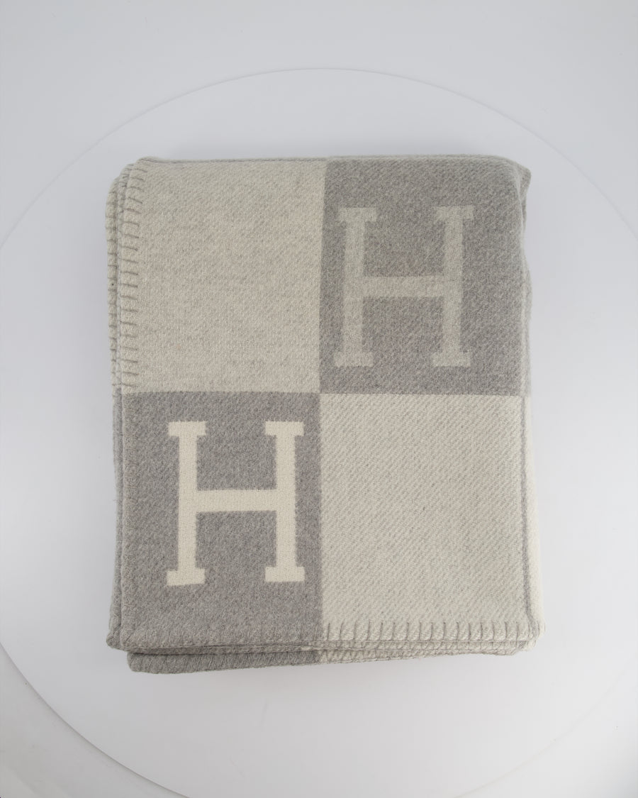 Hermès Avalon III Throw Blanket in Écru and Gris Clair RRP £1,600