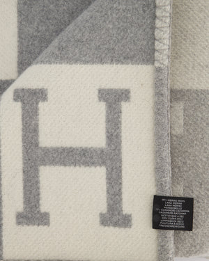 Hermès Avalon III Throw Blanket in Écru and Gris Clair RRP £1,600