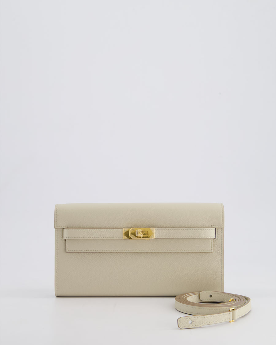 Hermès Kelly To Go Bag in Beton Evercolor Leather with Gold Hardware