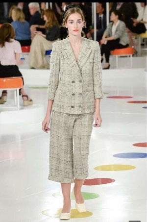 Chanel Cruise 2015 Grey Double Breasted Jacket with Detachable Brooch Detail Size FR 42 (UK 14)